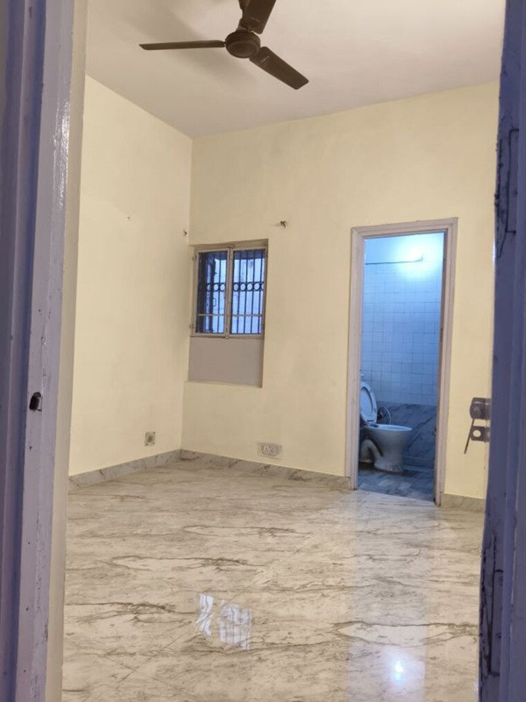Room, ip extension 3 Bedroom 1250 Sq.Ft. Apartment In Ip Extension Delhi 10277646