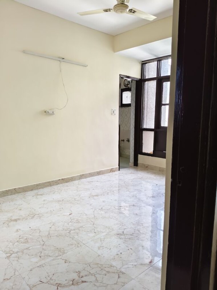 Room, ip extension 3 Bedroom 1250 Sq.Ft. Apartment In Ip Extension Delhi 10277652