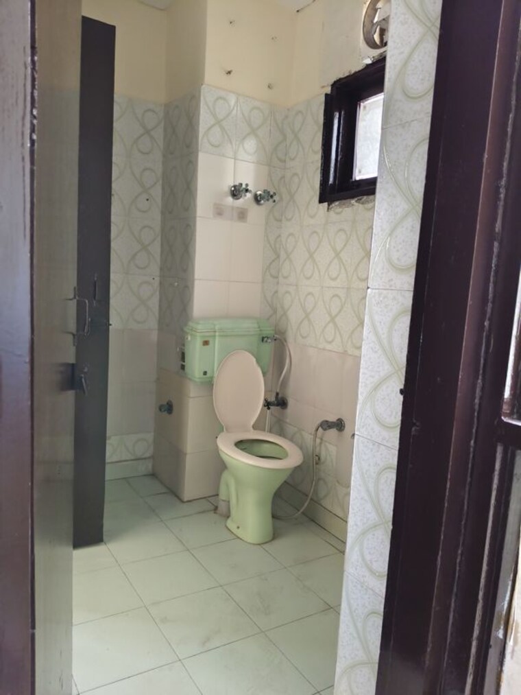 Bathroom, ip extension 3 Bedroom 1250 Sq.Ft. Apartment In Ip Extension Delhi 10277652