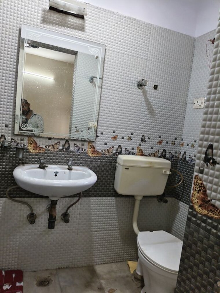 Bathroom, ip extension 2 Bedroom 950 Sq.Ft. Apartment In Ip Extension Delhi 10277665