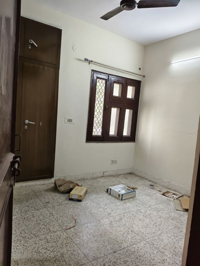 Room, ip extension 2 Bedroom 950 Sq.Ft. Apartment In Ip Extension Delhi 10277665