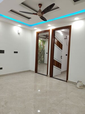 Room in 3 BHK Builder Floor at Govindpuri – for Rent