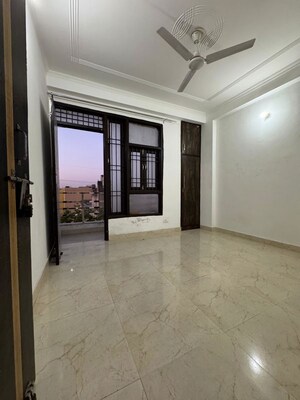 Room in 1 BHK Builder Floor at Chattarpur – for Rent