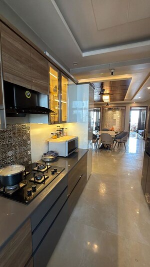 Gym in 3 BHK Builder Floor at Sector 9 – for Rent