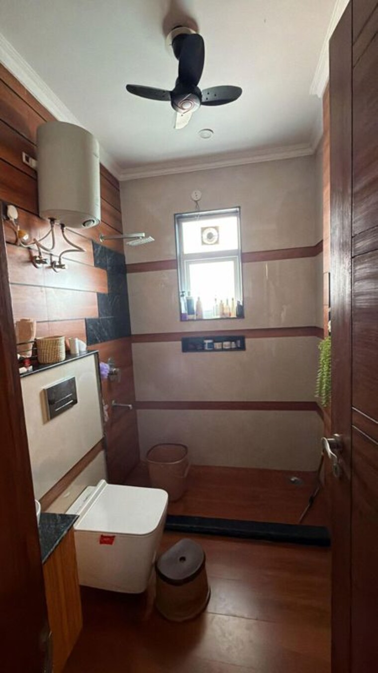 Bathroom, sector 9 3 Bedroom 263 Sq.Yd. Builder Floor In Sector 9 Gurgaon 10277689
