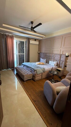 Living Room in 3 BHK Builder Floor at Sector 9 – for Rent