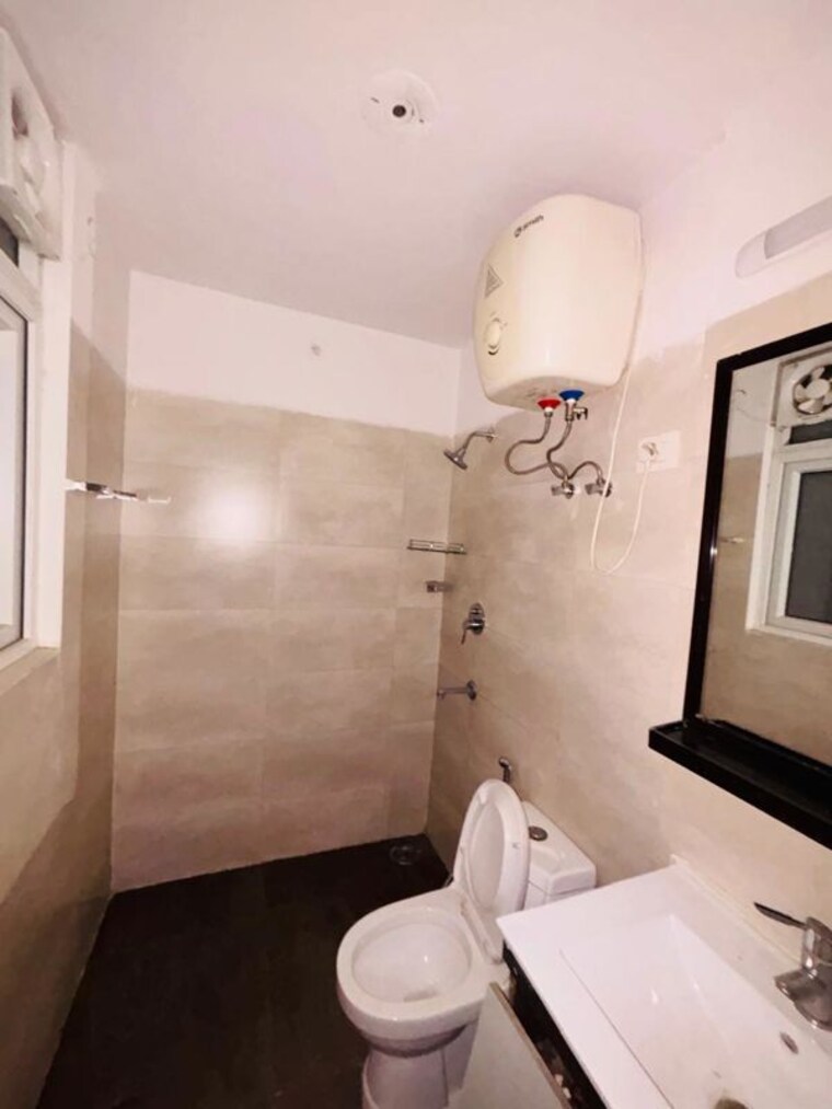 Bathroom, tulip-violet 3 Bedroom 1578 Sq.Ft. Apartment In Sector 69 Gurgaon 10277694