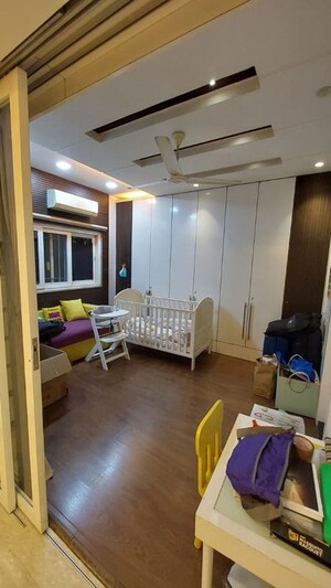 Room in 3 BHK Apartment at Ballygunge – for Sale