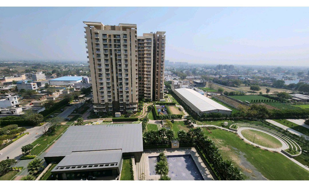 3.5 BHK + Servant Room Apartment For Sale in Eldeco Acclaim