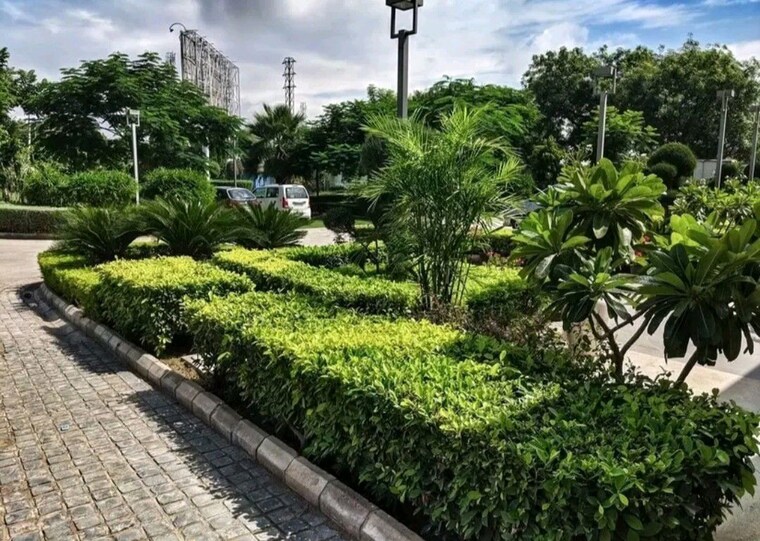 Garden, eldeco-acclaim 3.5 Bedroom 2122 Sq.Ft. Apartment In Sohna Sector 2 Gurgaon 10277732