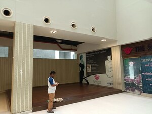 Furnished Amenities in  Showroom at Park Street – for Rent