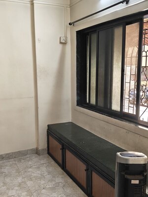 Room in 2 BHK Apartment at Seawoods – for Rent