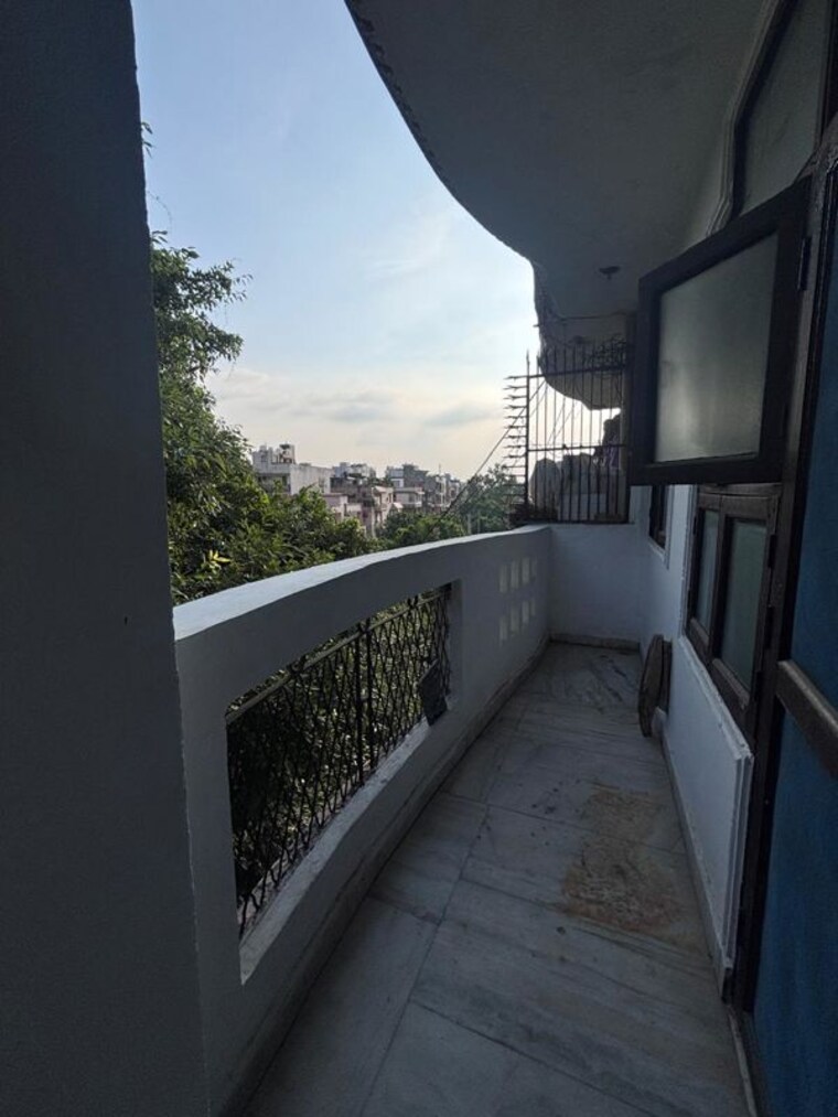 Balcony, mukherjee nagar 2 Bedroom 750 Sq.Ft. Builder Floor In Mukherjee Nagar Delhi 10277779