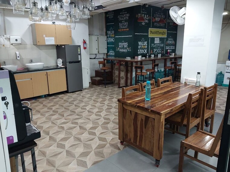 Team Area, e block Commercial Office Space 1500 Sq.Ft. In E Block Delhi 10277819