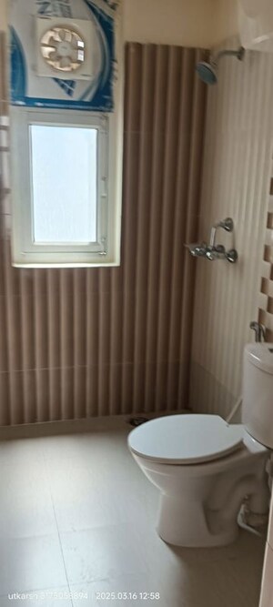Bathroom in 3.5 BHK Apartment at Ansal API Celebrity Garden Block J, Sushant Golf City – for Rent