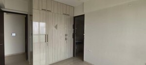 Room in 3 BHK Apartment at Kalpataru Magnus, Bandra East – for Rent