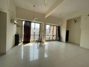 Living Room in 4 BHK Apartment at Kohinoor City Phase I, Kurla – for Rent
