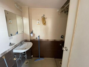 Bathroom in 4 BHK Apartment at Kohinoor City Phase I, Kurla – for Rent