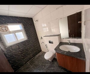 Bathroom in 3.5 BHK Builder Floor at BPTP Amstoria, Sector 102 – for Rent
