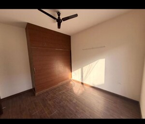 Room in 3.5 BHK Builder Floor at BPTP Amstoria, Sector 102 – for Rent