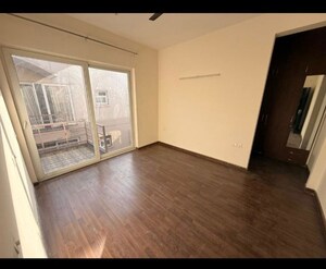 Room in 3.5 BHK Builder Floor at BPTP Amstoria, Sector 102 – for Rent