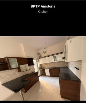 Kitchen in 3.5 BHK Builder Floor at BPTP Amstoria, Sector 102 – for Rent