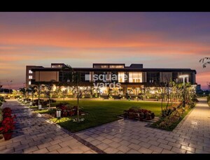 Parking in 3.5 BHK Builder Floor at BPTP Amstoria, Sector 102 – for Rent