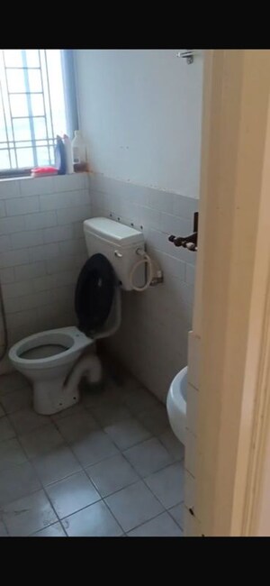 Bathroom in 2 BHK Apartment at Patliputra Colony – for Sale