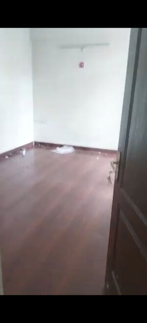 Room in 3.5 BHK Apartment at Gardenia Glory, Sector 46 – for Rent