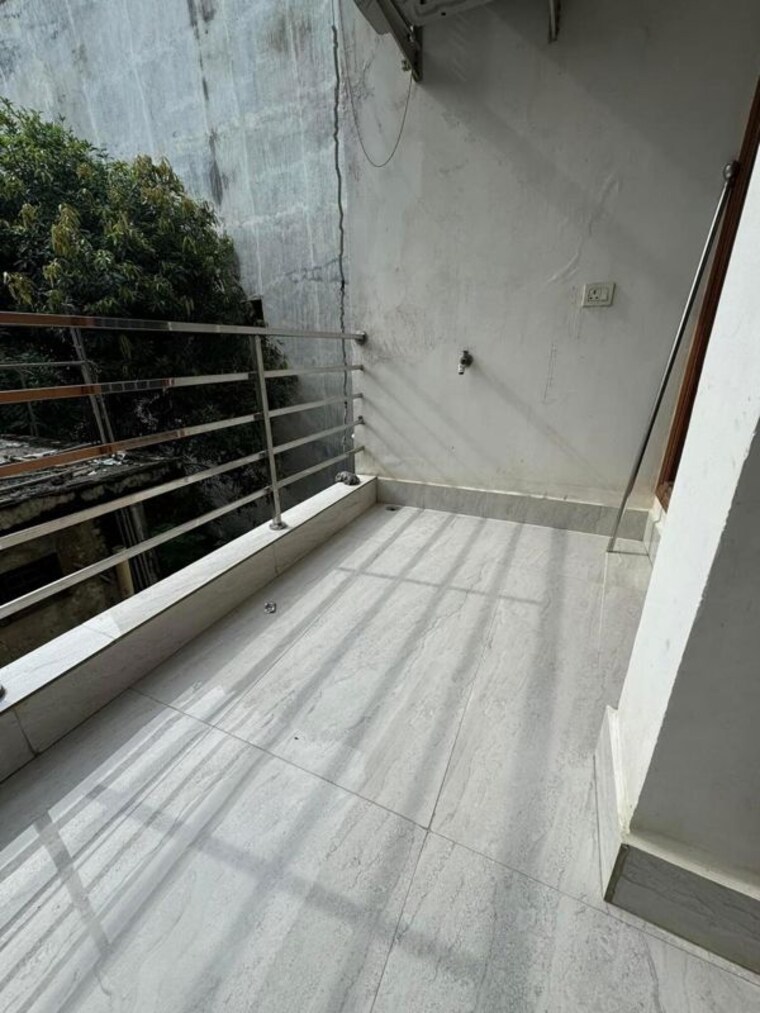 Balcony, mayur vihar 1 3 Bedroom 1000 Sq.Ft. Builder Floor In Mayur Vihar 1 Delhi 10278093