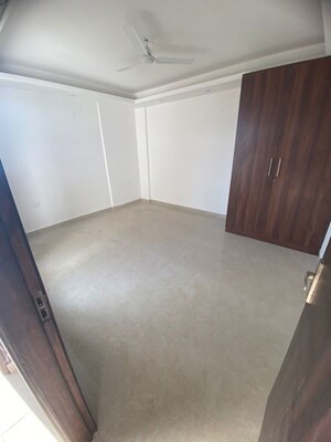 Room in 3 BHK Builder Floor at Mayur Vihar 1 – for Rent