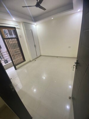 Furnished Amenities in 3 BHK Builder Floor at Mayur Vihar 1 – for Rent