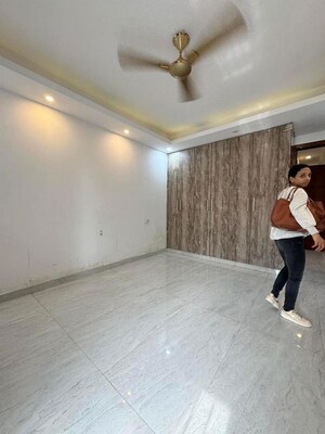 Parking in 3 BHK Builder Floor at Mayur Vihar 1 – for Rent