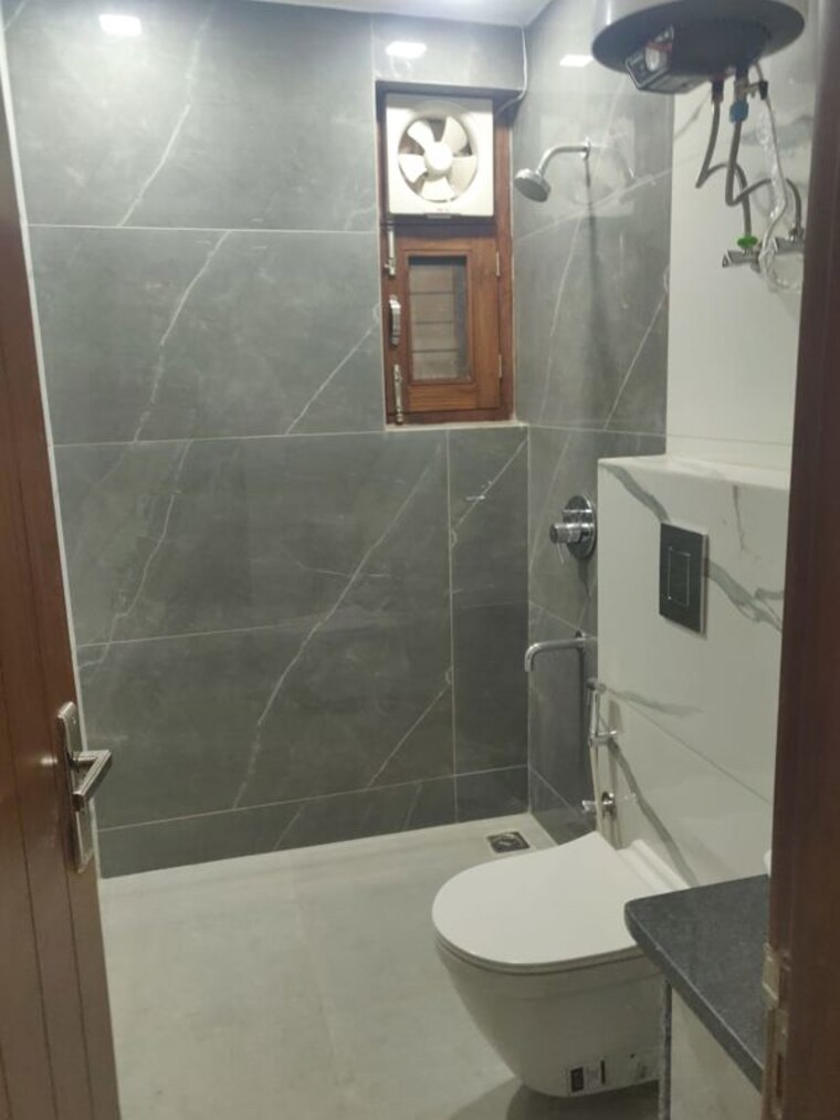 Bathroom, sector 46 2 Bedroom 1450 Sq.Ft. Builder Floor In Sector 46 Gurgaon 10278160