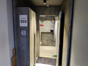 Building Lobby in  Office Space at Ashirvad Paras, Makarba – for Rent