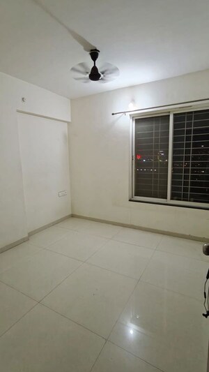 Room in 2 BHK Apartment at Prathamesh Excellencia, Tathawade – for Rent