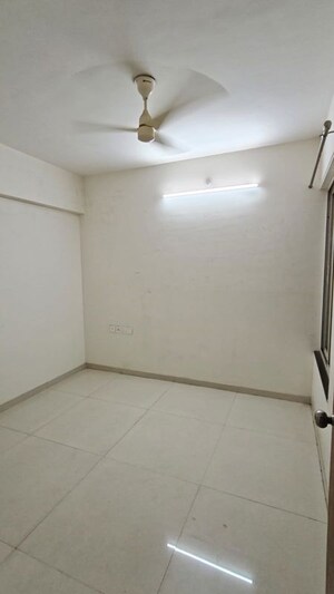 Room in 2 BHK Apartment at Prathamesh Excellencia, Tathawade – for Rent