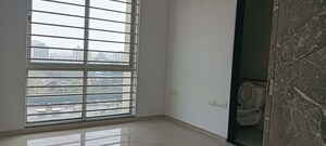 Room in 3 BHK Apartment at Sheth Vasant Lawns, Laxmi Nagar – for Rent