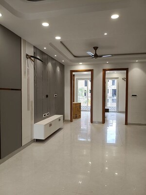 Building Lobby in 3 BHK Builder Floor at BPTP District 3, Sector 85 – for Sale