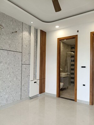 Building Lobby in 3 BHK Builder Floor at BPTP District 3, Sector 85 – for Sale