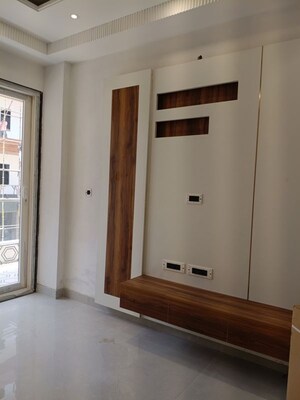 Building Lobby in 3 BHK Builder Floor at BPTP District 3, Sector 85 – for Sale