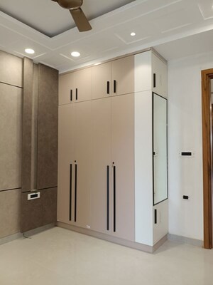 Building Lobby in 3 BHK Builder Floor at BPTP District 3, Sector 85 – for Sale