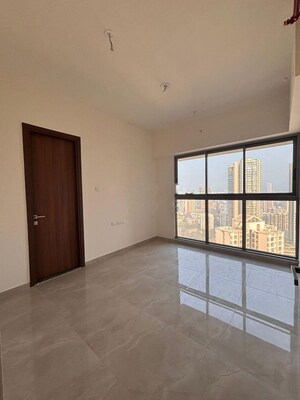 Room in 2 BHK Apartment at Sheth Auris Bliss, Malad West – for Rent