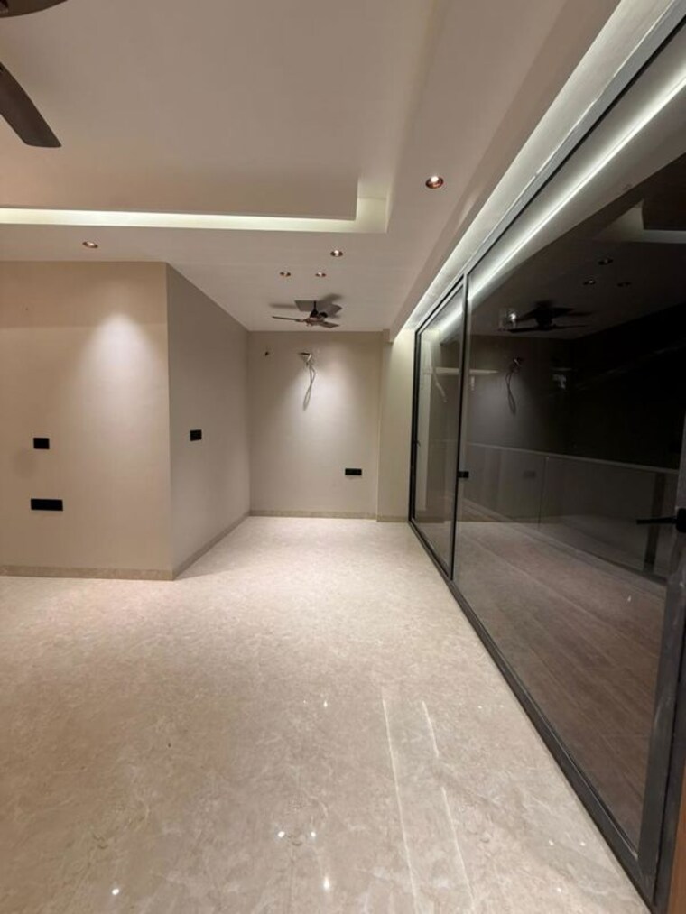 Living Room, mandi 2 Bedroom 1350 Sq.Ft. Apartment In Mandi Delhi 10278135