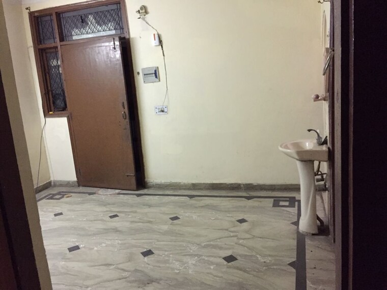 Bathroom, govindpuri 2 Bedroom 65 Sq.Yd. Builder Floor In Govindpuri Delhi 10278186