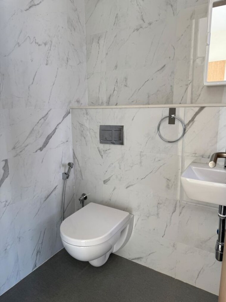 Bathroom, versova 3 Bedroom 900 Sq.Ft. Apartment In Versova Mumbai 10277583