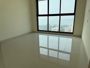 Room in 3 BHK Apartment at Versova – for Rent