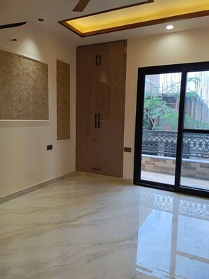 Room in 3 BHK Builder Floor at BPTP District 3, Sector 85 – for Sale