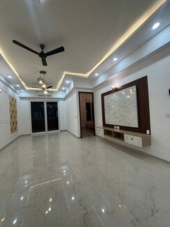 2 BHK + Extra Room Apartment For Rent in Smart World Orchard