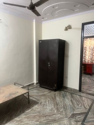 Room in 1 RK Builder Floor at Dwarka Mor – for Rent